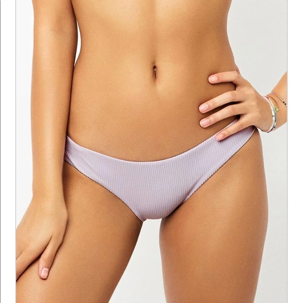 Frankie’s Shea stretch knit curve hugging seamless bikini bottoms in orchid. S